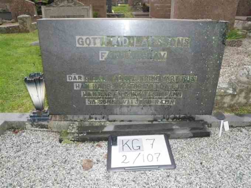 Hautatunnus: 7 02   107-2