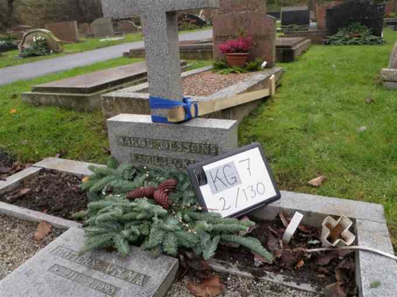 Hautatunnus: 7 02   130-2