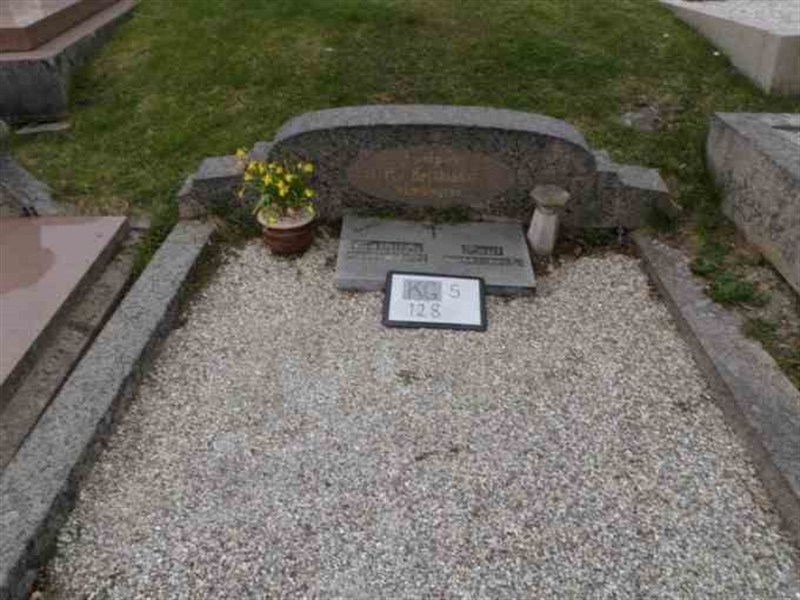 Gravnummer: 5   128-2