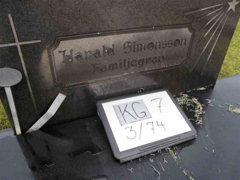 Hautatunnus: 7 03    74-2