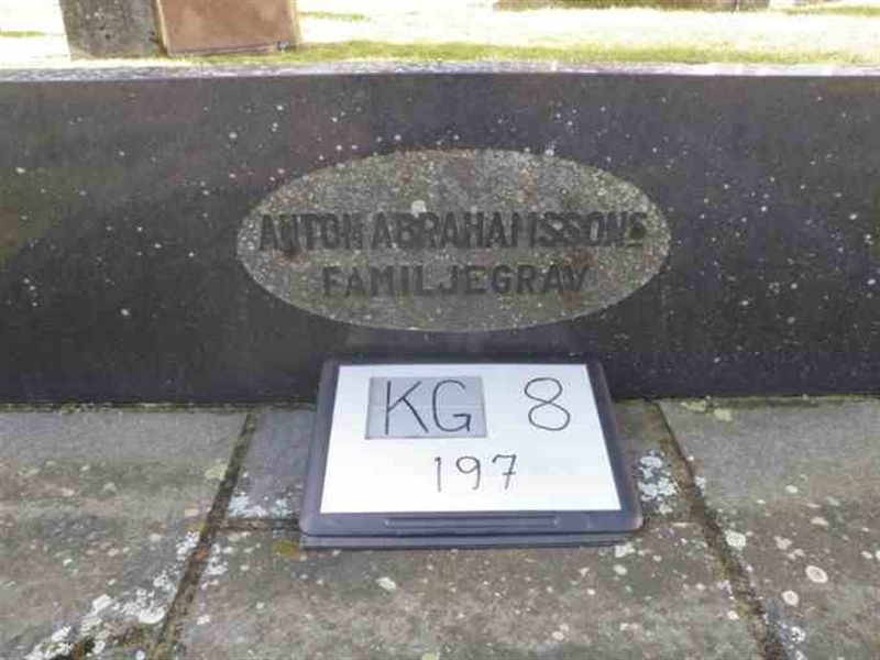Gravnummer: 8   197-2