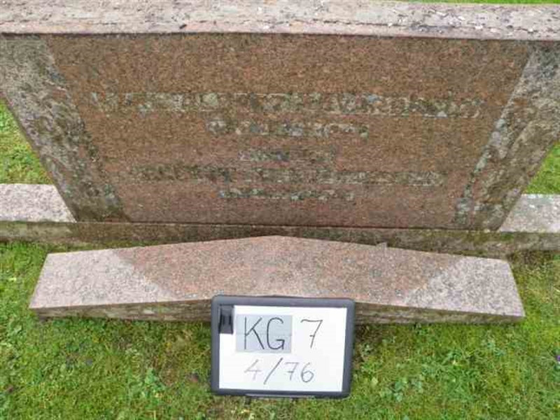 Gravnummer: 7 04    76-2