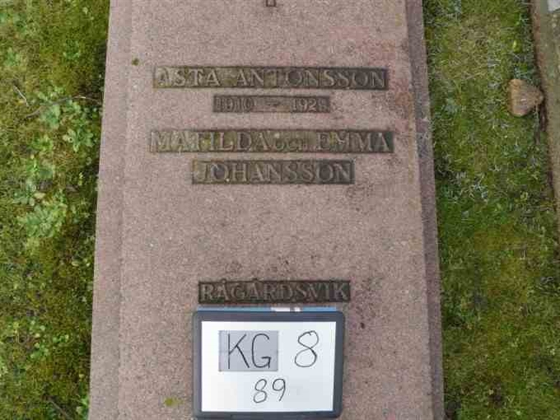 Grave number: 8     9-2