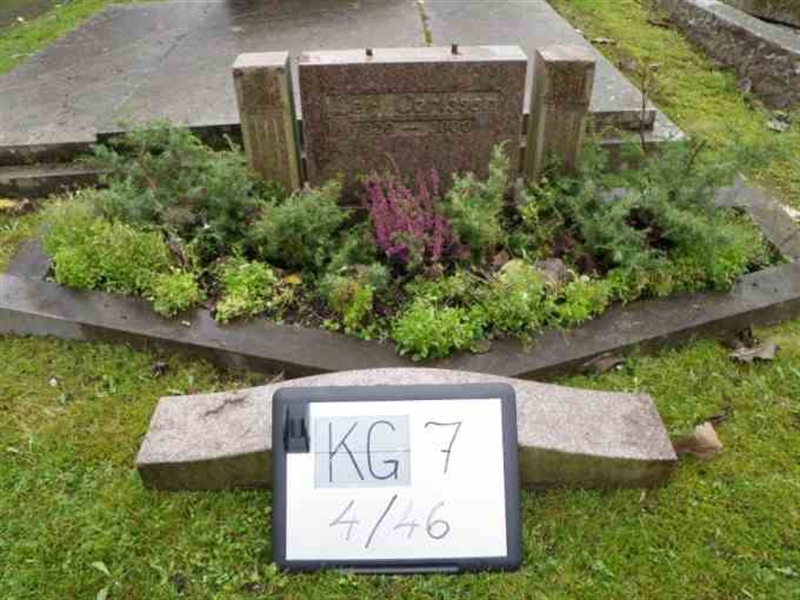 Gravnummer: 7 04    46-2