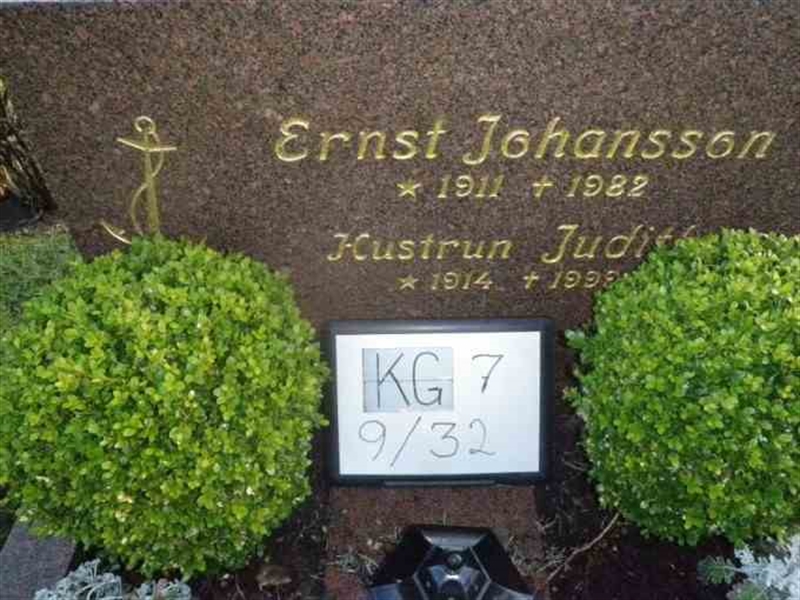 Gravnummer: 7 09    32-2