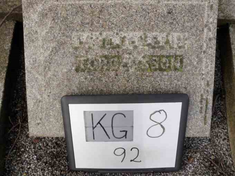 Gravnummer: 8    92-2