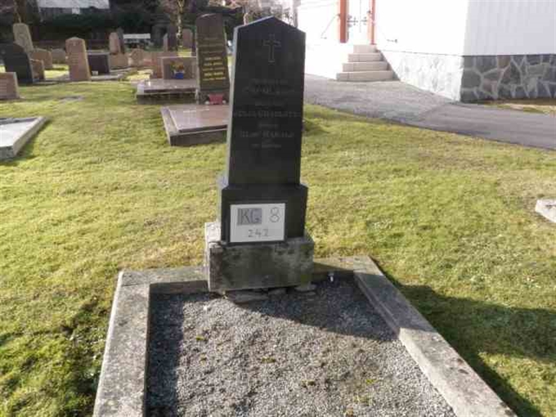 Gravnummer: 8   242-2