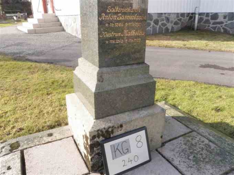 Hautatunnus: 8   240-2