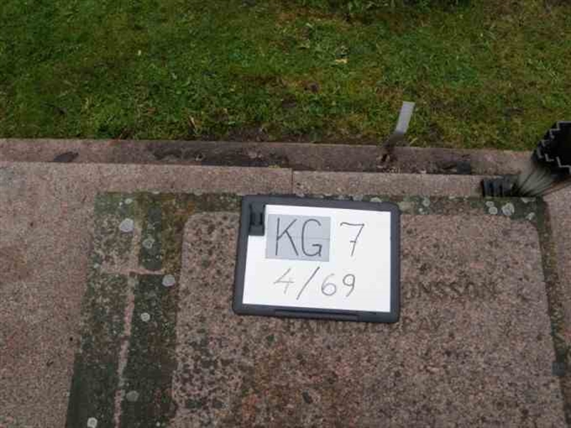 Hautatunnus: 7 04    69-2