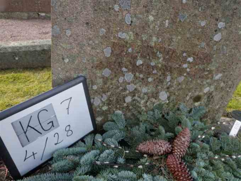 Hautatunnus: 7 04    28-2