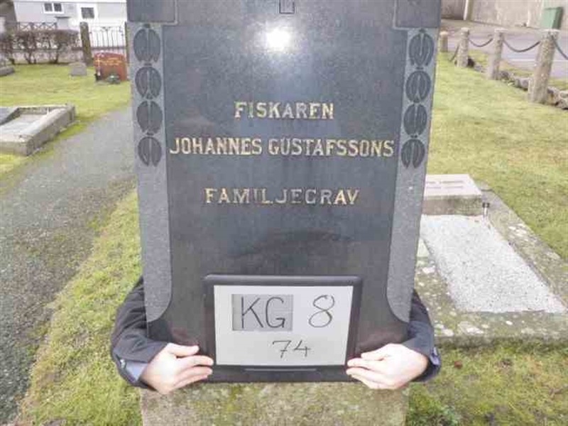 Grave number: 8    74-2