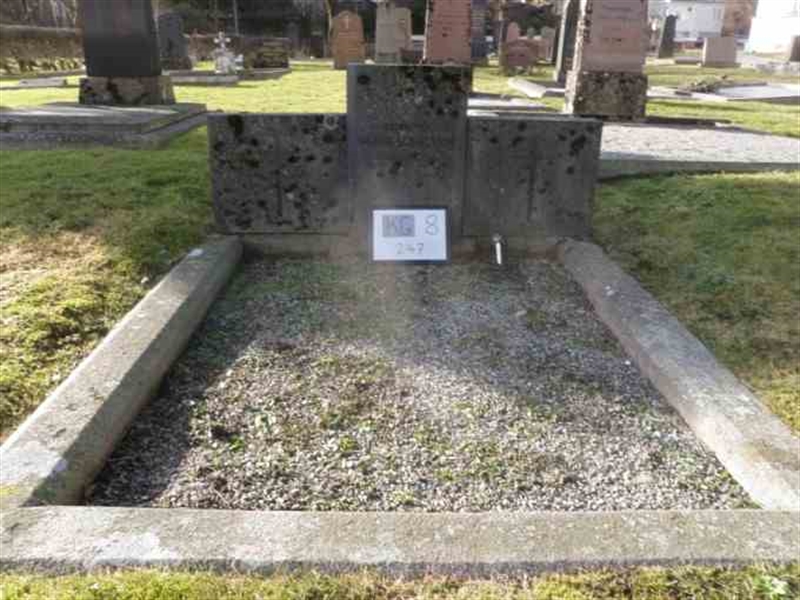 Gravnummer: 8   247-2