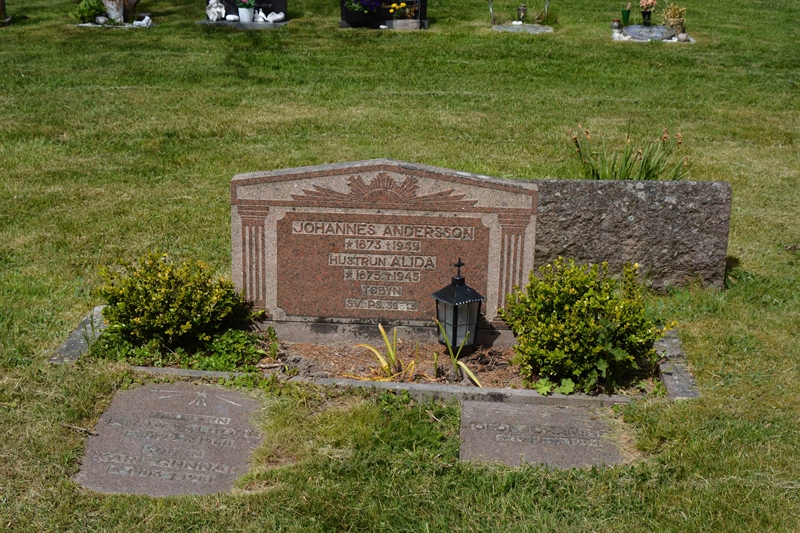 Grave number: G2 4    29