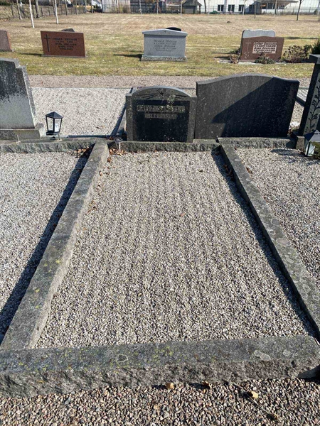 Grave number: 30 B    58