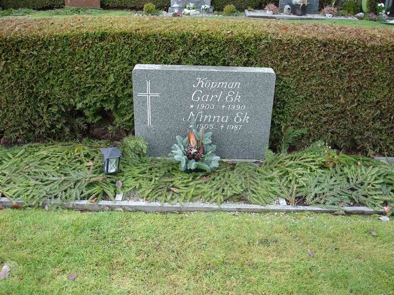 Grave number: HK L    41, 42