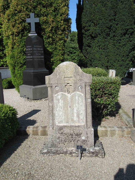Grave number: VEG 04    07