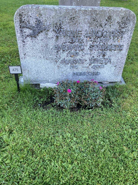 Grave number: 1 NA    75