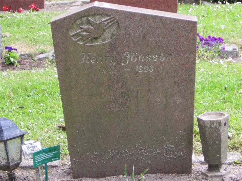 Grave number: 1 25   128