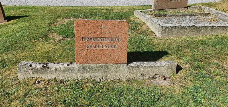 Grave number: SG 02   122, 123