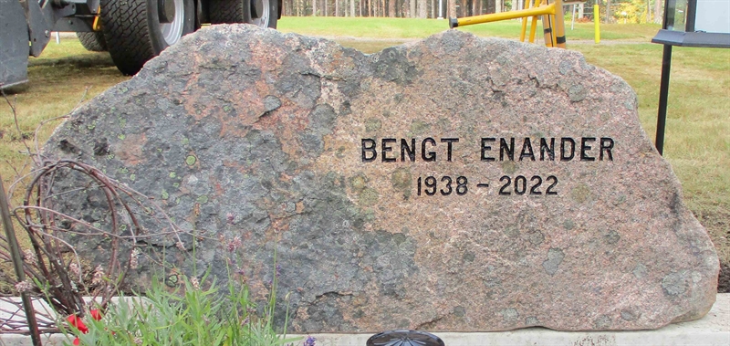 Grave number: 1 24    04