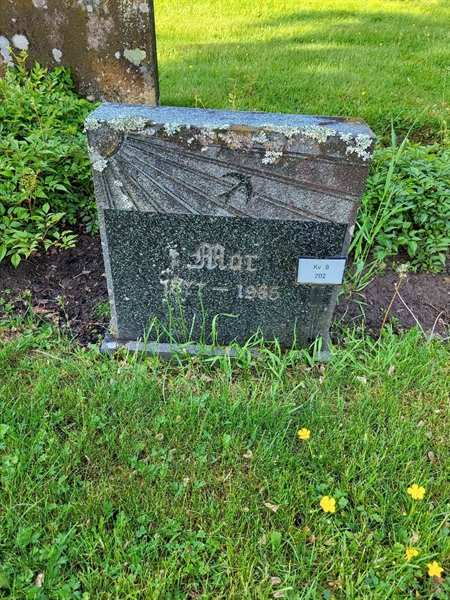 Grave number: kö 01 08   202