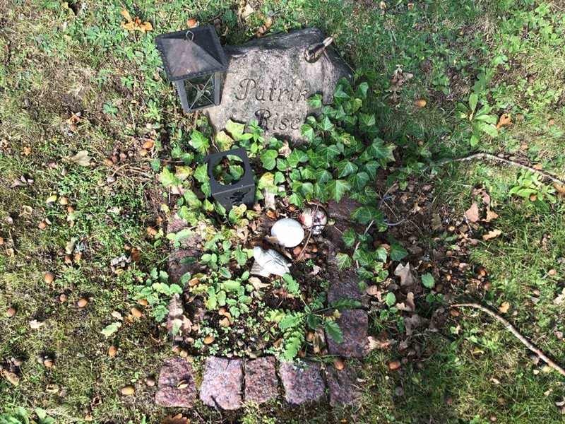 Grave number: 20 R    52