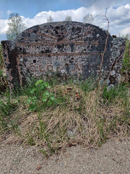 Grave number: 501 06 811-813