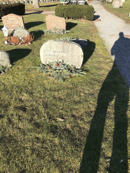 Grave number: SN 03   214