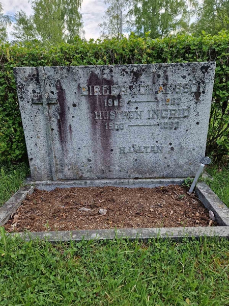 Grave number: 2 14 1747, 1748