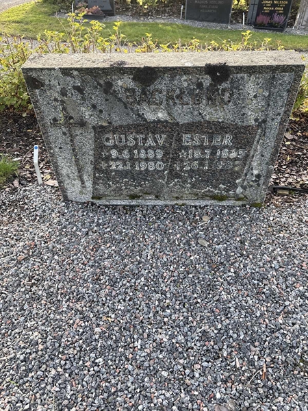 Grave number: 4 N ND    34