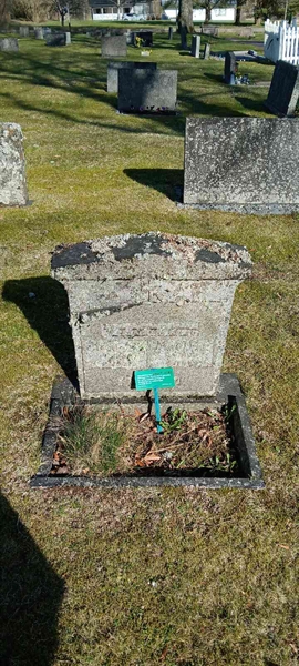 Gravnummer: 3 Nya F   102-103