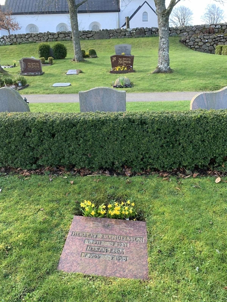 Grave number: SÖ L   219, 220