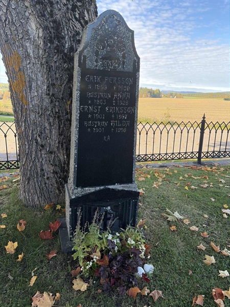Grave number: H 1     3