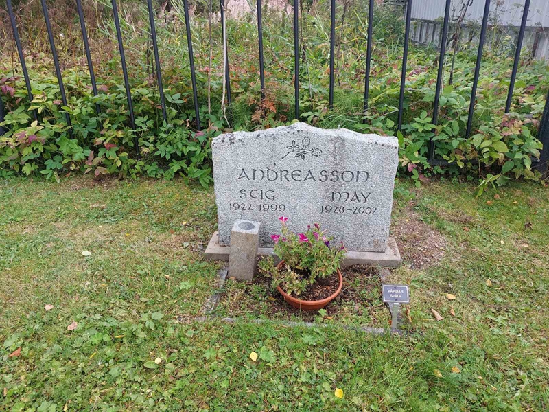 Grave number: FÖ 5   337, 338