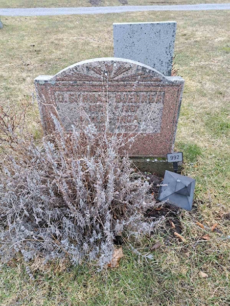 Grave number: KG A   992, 993