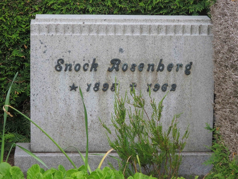 Grave number: HÖB 42    43