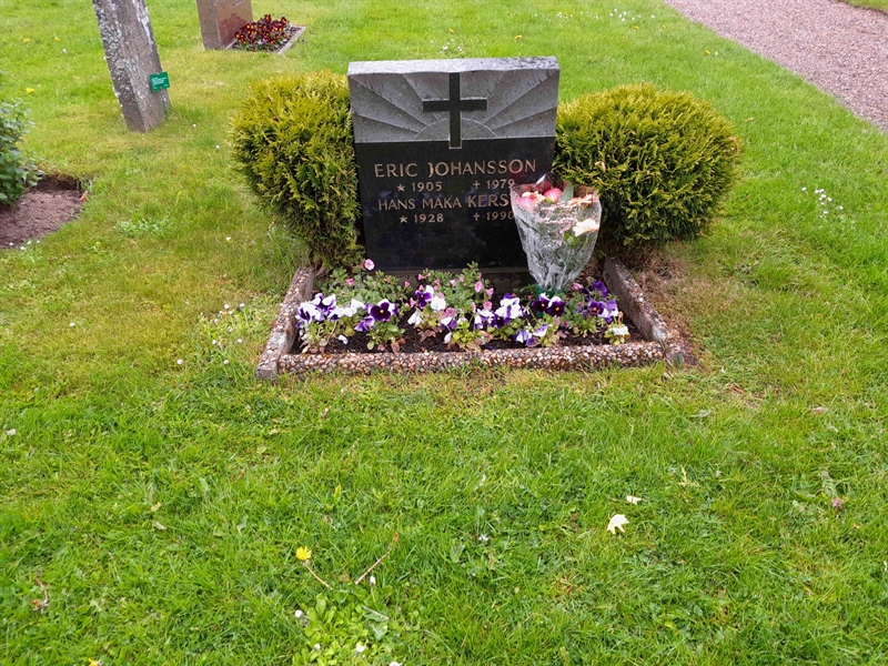 Gravnummer: ROG G  135, 136