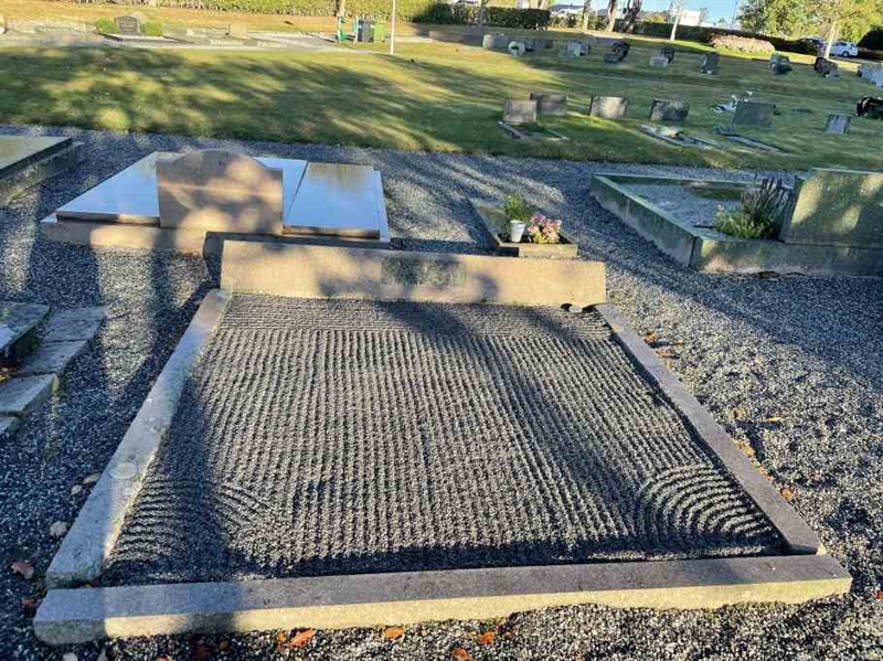 Hautatunnus: 3 02   184-185