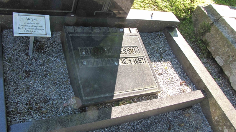 Grave number: HG MÅSEN   498, 499