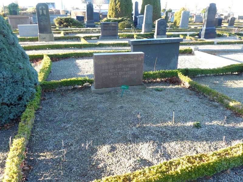 Grave number: 2 01  1512