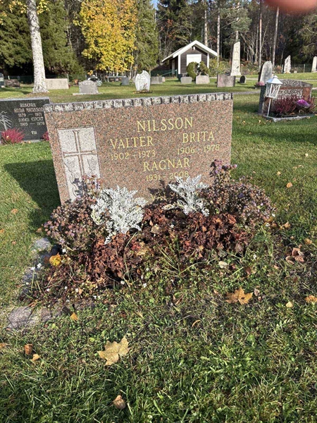 Grave number: R 1   137