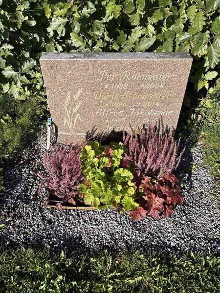Grave number: 4 N NE    68