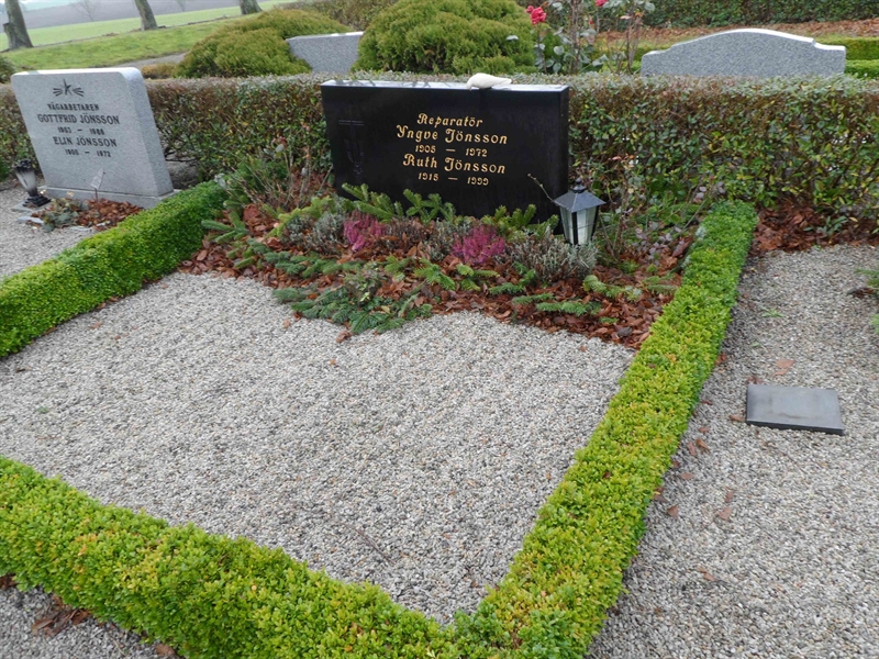 Grave number: ÖTN NVK2    95, 96