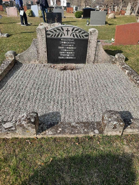 Grave number: OG P    71-72