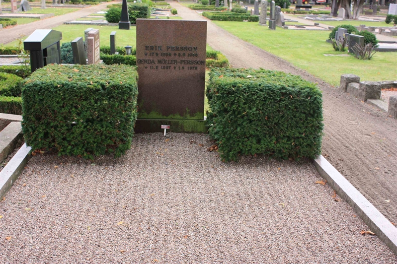 Grave number: Ö 13y    33, 34