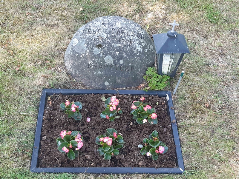 Grave number: VI 05   846