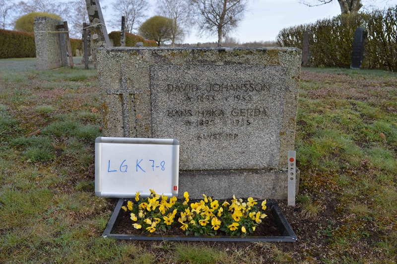 Grave number: LG K     7, 8