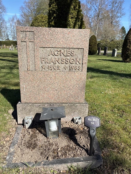 Gravnummer: 22 BU    14