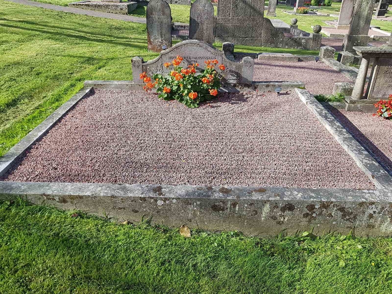 Grave number: 06 60830