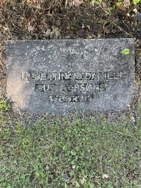 Grave number: 1 R   384B